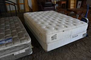 lot 190 image: Queen Bed frame & mattress