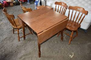 lot 191 image: Dropleaf table & four chairs