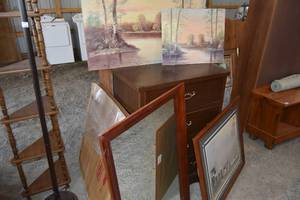 lot 194 image: Framed mirror and 3) pictures