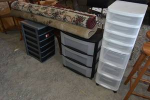 lot 197 image: 3) Poly storage units & 2) rugs