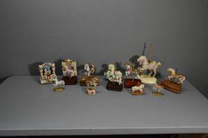 lot 251 image: Carousel Horse Collection