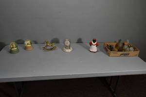 lot 256 image: Snow globes, cast Aunt J bank