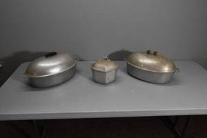 lot 257 image: 3) Aluminum Roasters