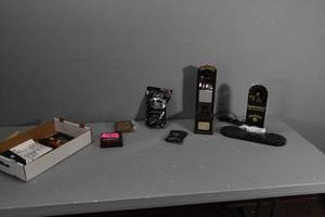 lot 213 image: Jack D. Bottle holder, Clock, Coasters