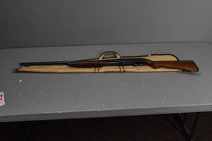 lot 232 image: Stevens Model 820 B 12 Ga Pump