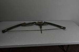 lot 238 image: Bear Compound Bow wsights