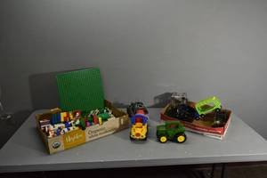 lot 277 image: Legos & plastic vehicles