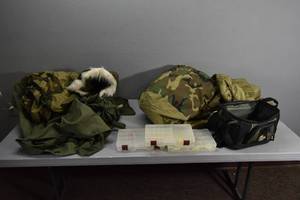 lot 281 image: 3) Canvas bags hunting clothing