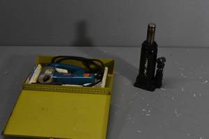 lot 300 image: Bosch Sabre saw & Hdy jack