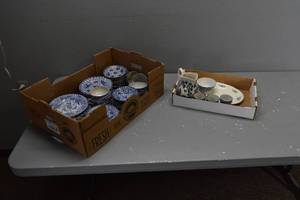 lot 306 image: Blue Willow Cups, plates, pitcher