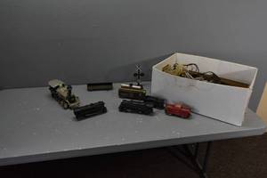 lot 324 image: Lionel Train set, tracks etc�.