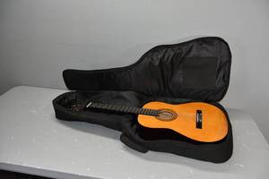 lot 332 image: Lauren Model LA 100 C Guitar & case