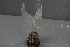 lot 341 image: Soaring Majesty Eagle wcert.