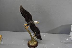 lot 348 image: Wings of Majesty Eagle w.cert.