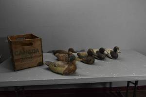lot 363 image: 6) Hand carved wood decoys