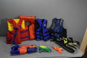 lot 387 image: 4) Stearns Life Vests & water toys