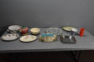 lot 392 image: Gold trimmer vase, platters, bowls