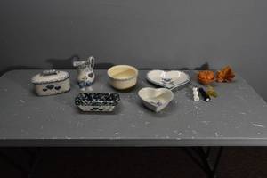 lot 393 image: Assorted Blue & White Dishes