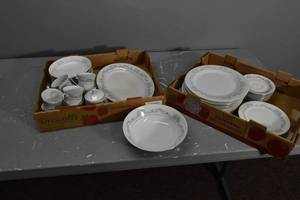 lot 396 image: Crown Ming Fine China 8 Place