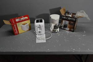 lot 400 image: Mr Coffee & Sunbeam Toaster