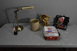 lot 409 image: Crock, statue, 1st Aid Kit, Atlas