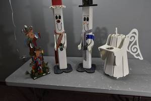 lot 411 image: Wood Statues &amp Decorations