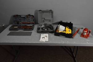 lot 413 image: Grilling set,drill, sprayer,jack