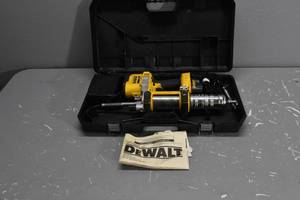 lot 414 image: DeWalt 18 V Power grease gun