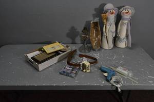 lot 434 image: Oil lantern, line, glue sticks