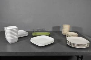 lot 160 image: 8) tan bowls and plates, Melmac and Corelle plates