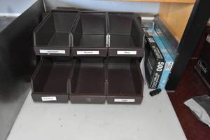 lot 20 image: 4) NSF Sets of Brown camel condiment self serve