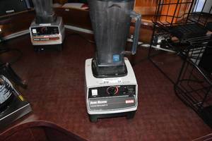 lot 31 image: Vita Mix Drink Machine Advance wtwo controls