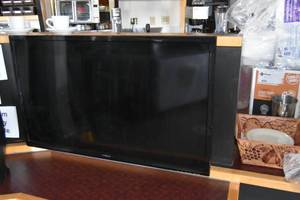 lot 46 image: 32 Insignia TV wcomputer hook up