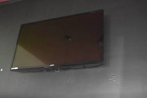 lot 45 image: 40 Sanyo HDMI TV LED, Remote & wall mount