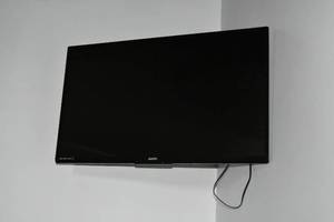 lot 57 image: 40 Sanyo HDMI TV LED, Remote &amp wall mount