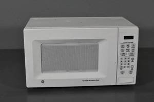 lot 104 image: GE Turntable Microwave Oven