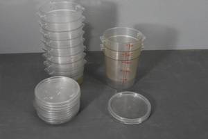 lot 114 image: Cambro 2 & 4 qt round storage units wlids