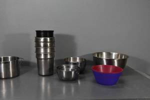 lot 124 image: SS Bowls, Inserts & Plastic bowls