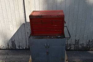 lot 5 image: Tool Box and metal chest