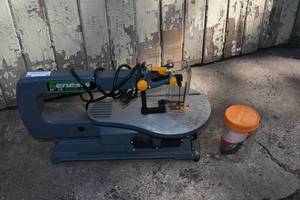 lot 9 image: Scroll saw