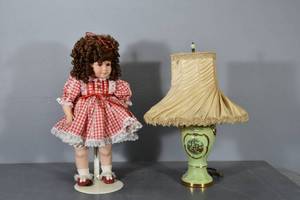 lot 106 image: Doll wstand and dresser lamp