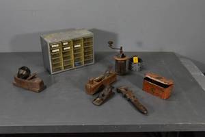 lot 107 image: Organizer, wood planes