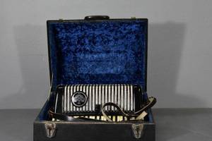 lot 110 image: Accordian Ladies Model&nbsp