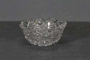 lot 112 image: Crystal bowl