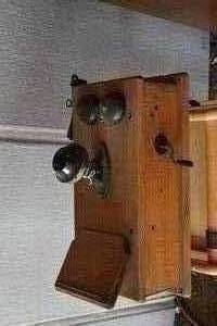 lot 35 image: Wallmount old phone