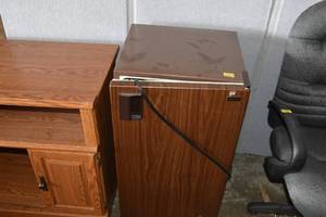 lot 41 image: Refrigerator