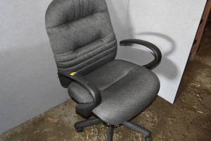 lot 42 image: Office roller chair