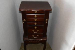 lot 45 image: Jewelry Armoire-6 dr