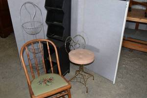 lot 51 image: Rocker,chair,displays