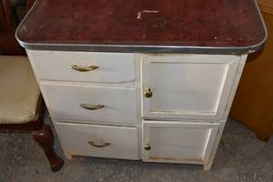 lot 58 image: Double door cabinet